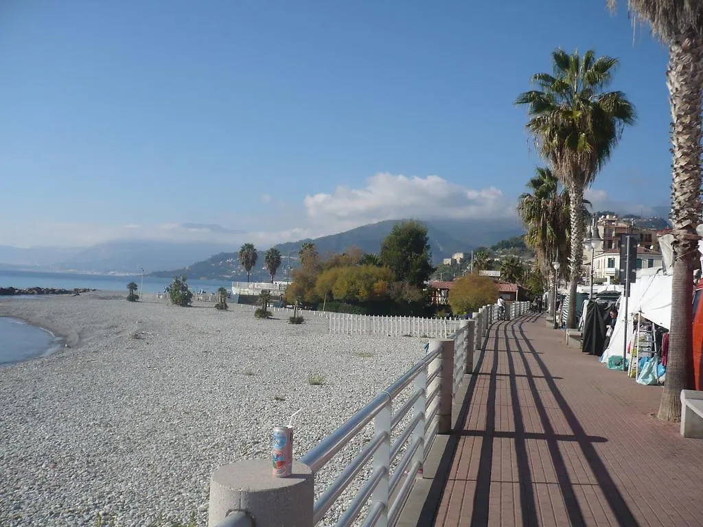 Appartamento Casa Tiziana 2 Camere, Sala, Cucina, Terrazzo Ventimiglia 0*,  Italië